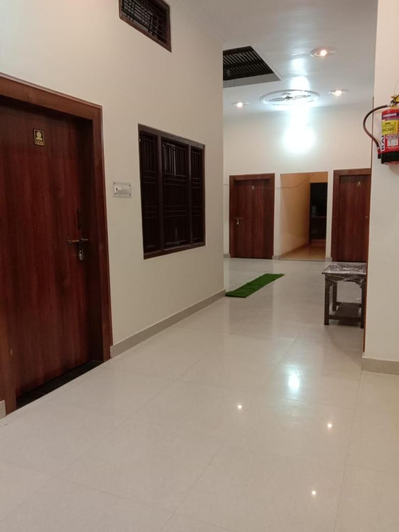 Ramam Hotel By Naavagat 700Mtr From Shri Ram Janambhumi Ayodhya Exterior photo