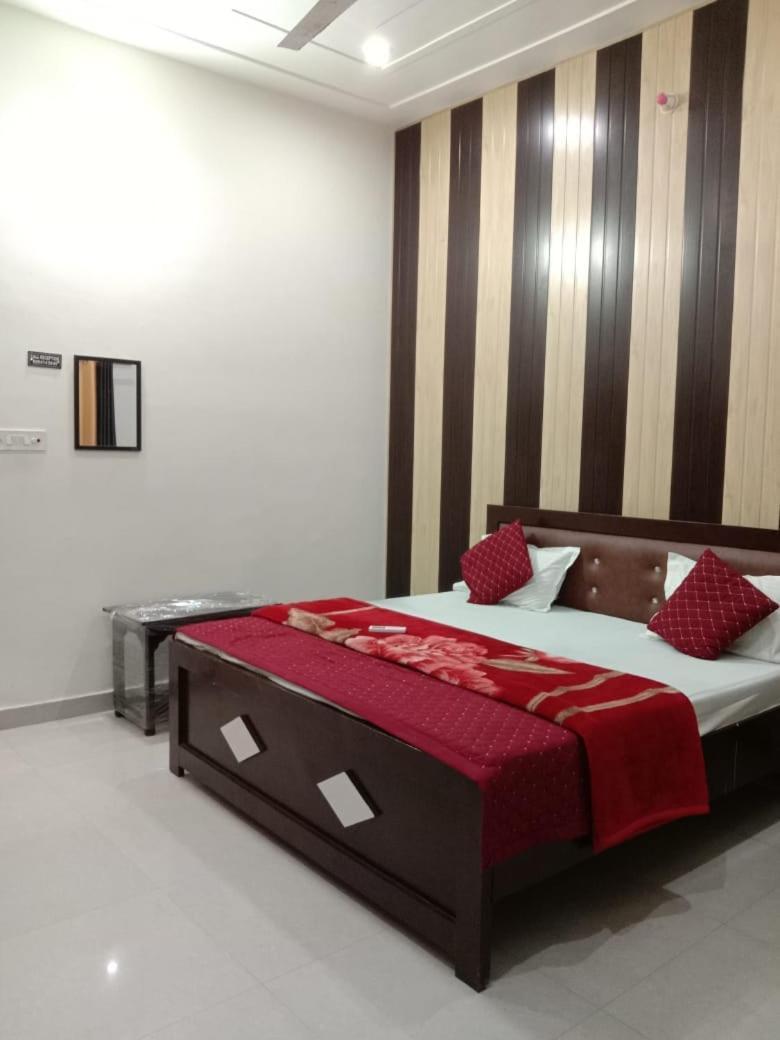Ramam Hotel By Naavagat 700Mtr From Shri Ram Janambhumi Ayodhya Exterior photo